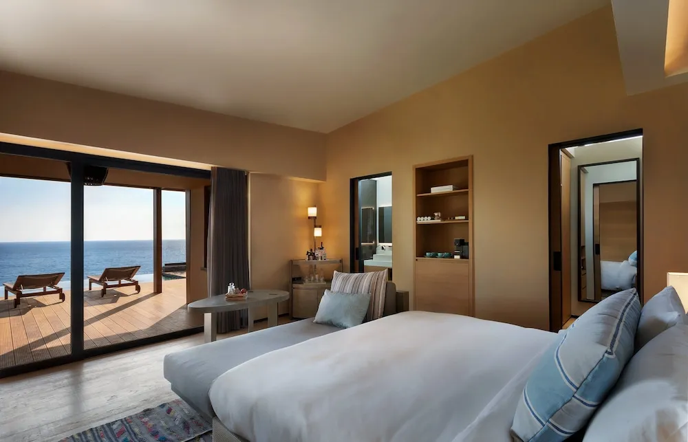 Ridge Terrace Family with Pool Sea View