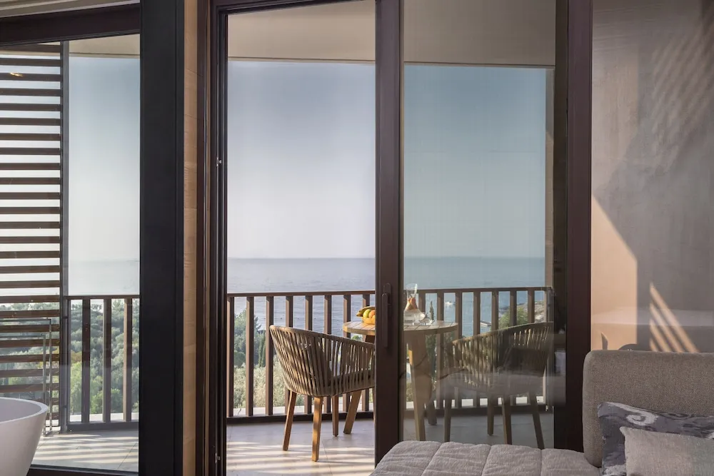 Deluxe King Sea View