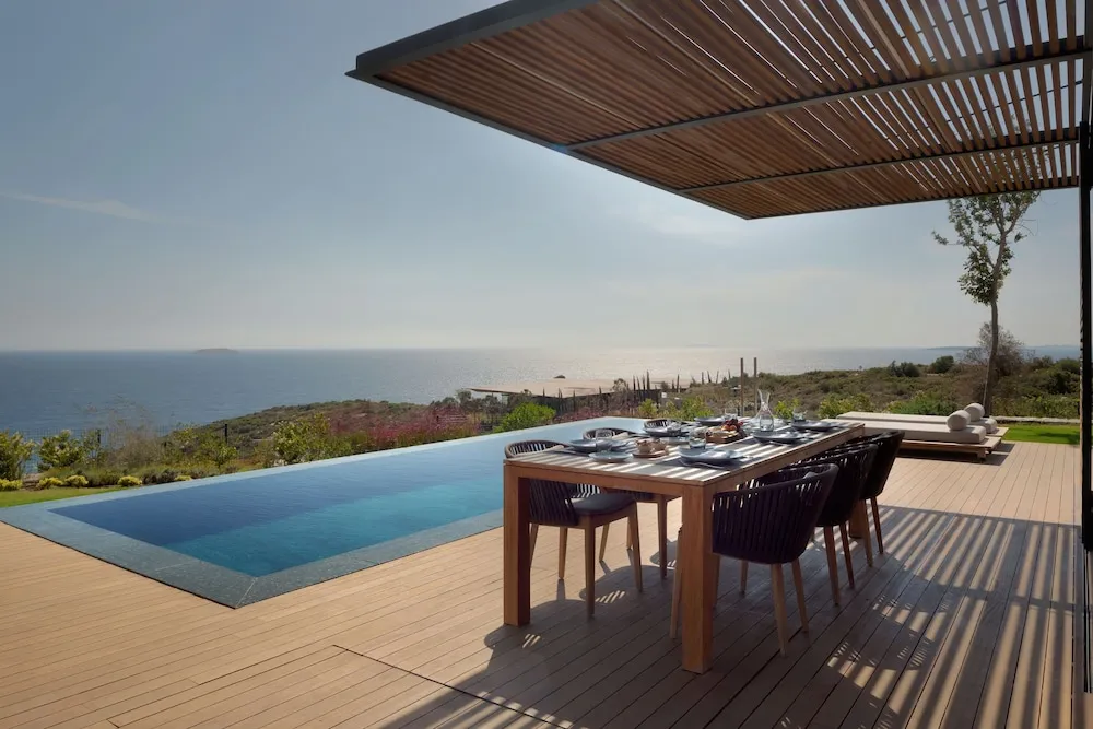 4 Bedroom Pool Residence
