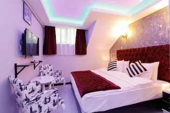 Taksim Doorway Suites