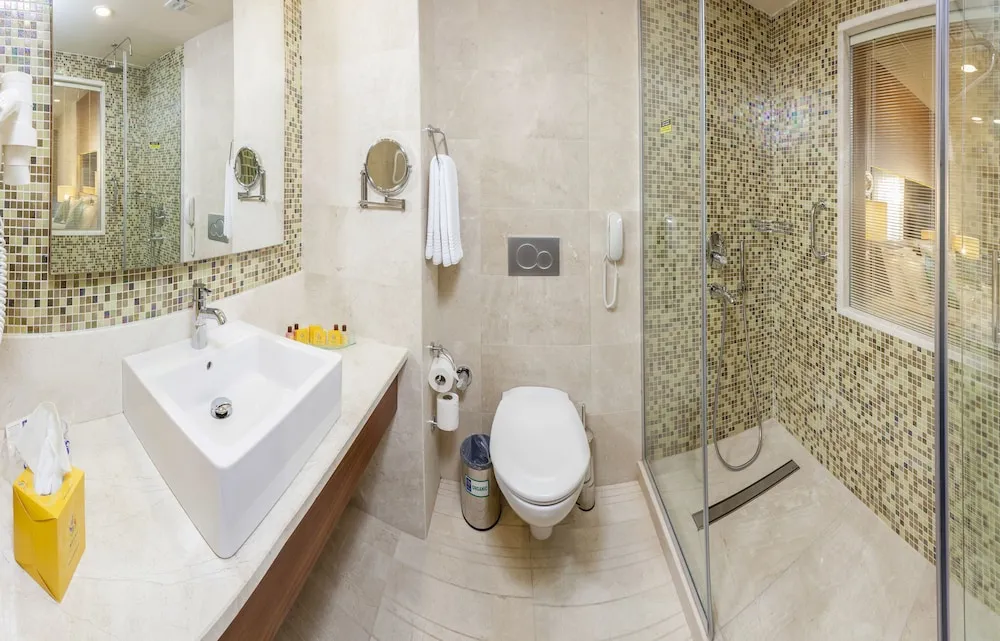 Standard Tek Büyük Yataklı Oda, Kısmi Deniz Manzaralı