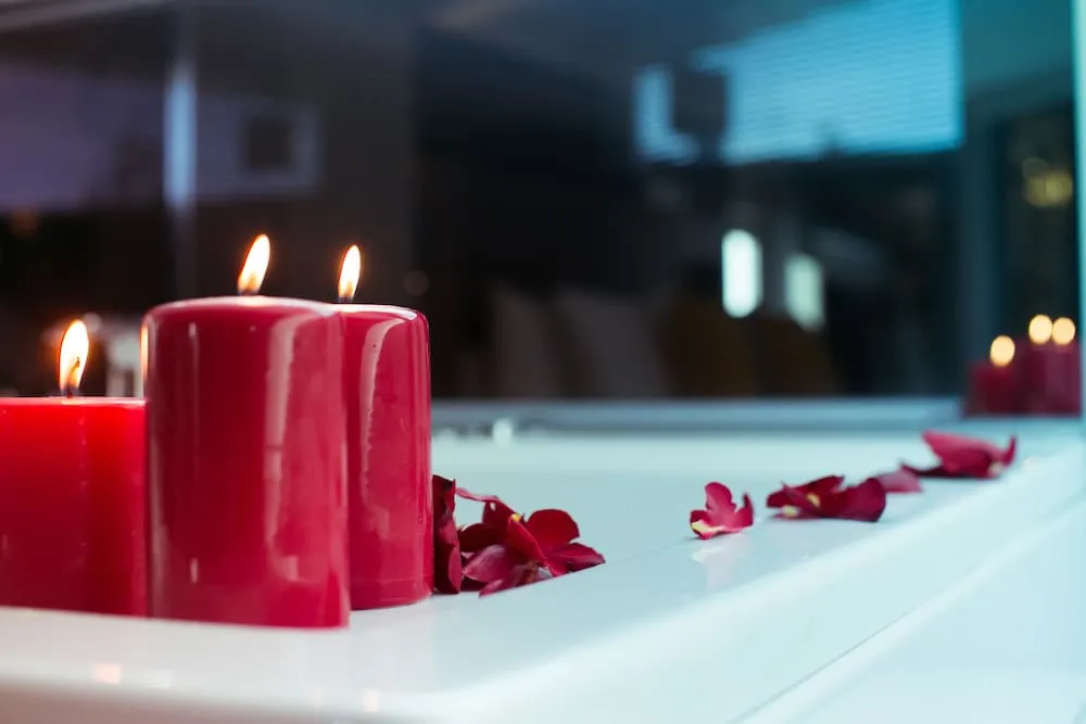 Honeymoon Süit, Sıcak Su Küveti