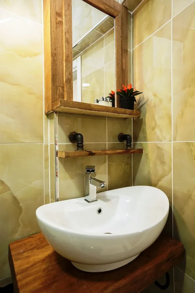 Junior Süit, Sıcak Su Küveti