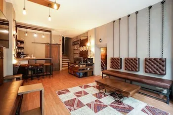 Cube Suites