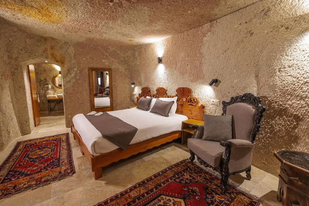 Deluxe Cave Room