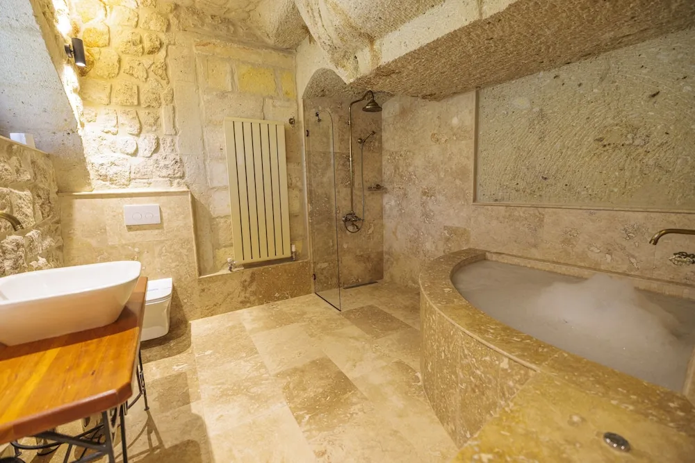 Deluxe Cave Room