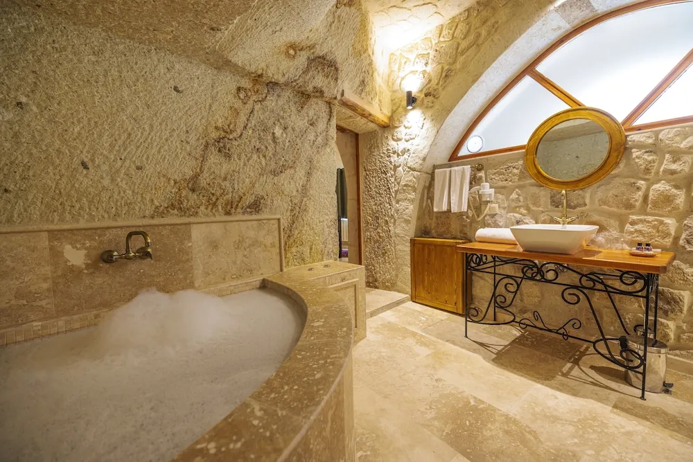 Deluxe Cave Room
