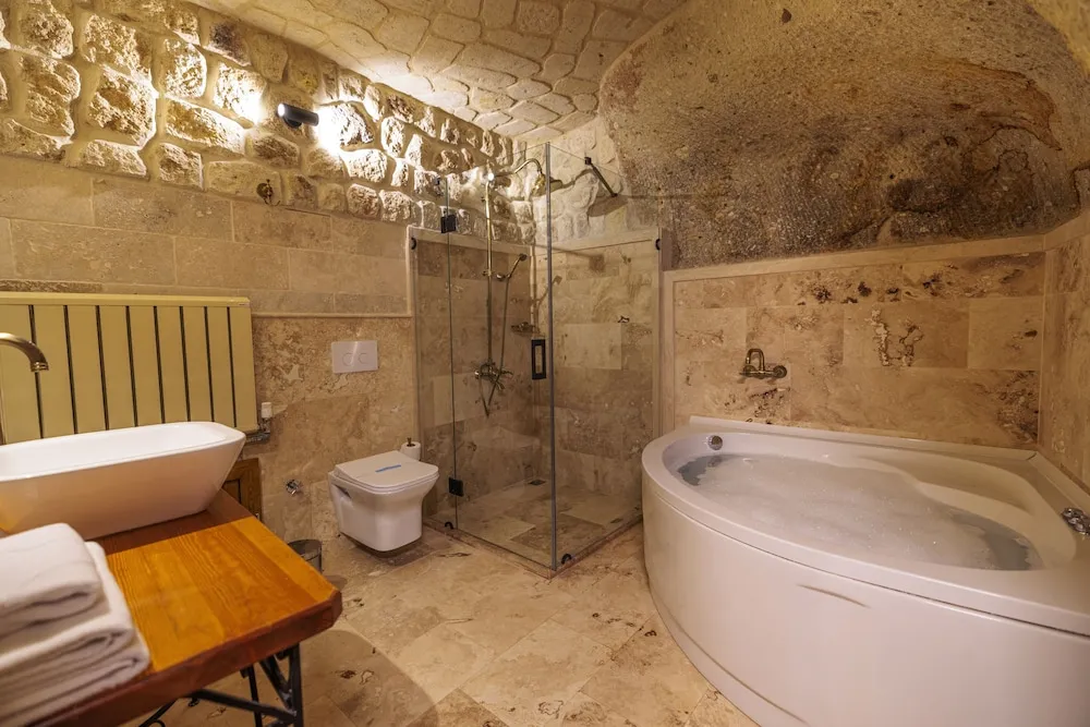 Deluxe Cave Room