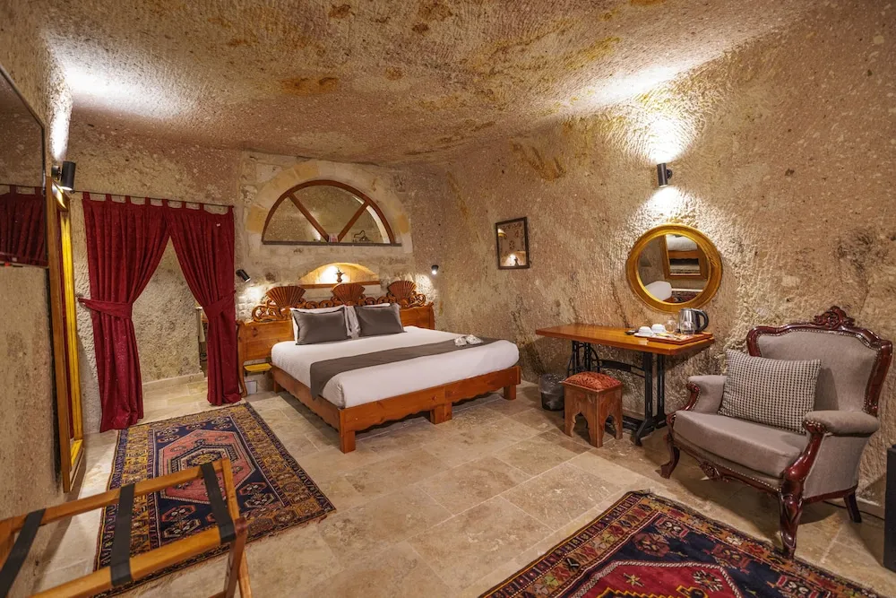 Deluxe Cave Room