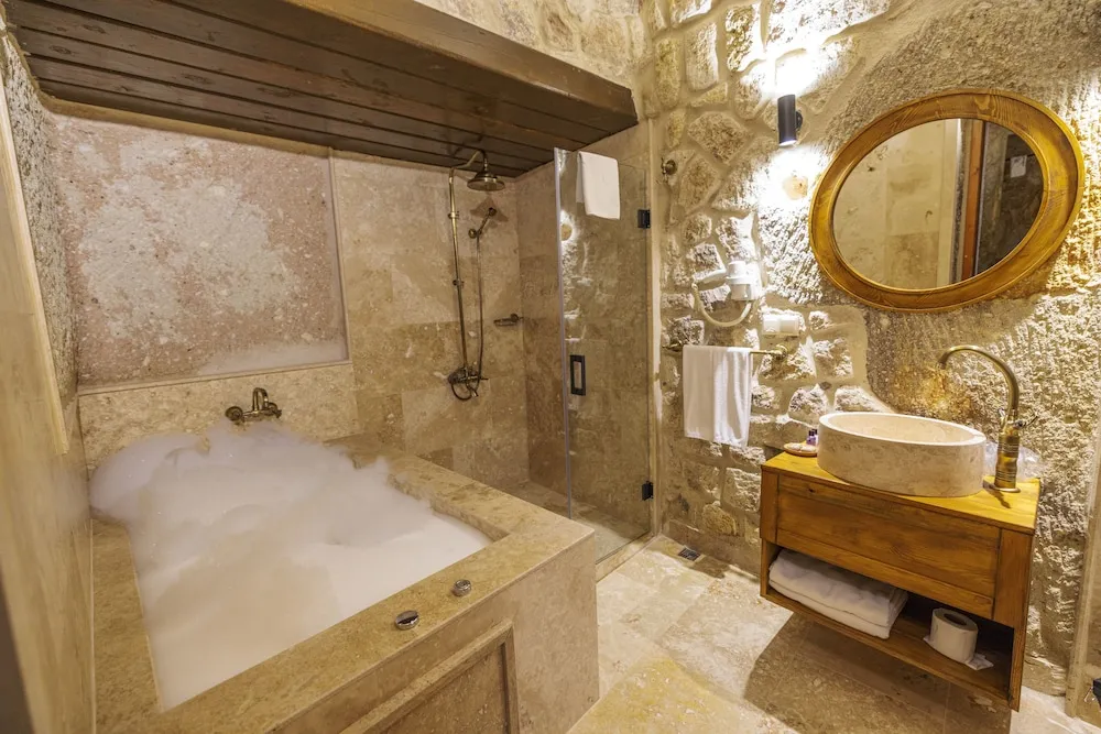 Deluxe Cave Room