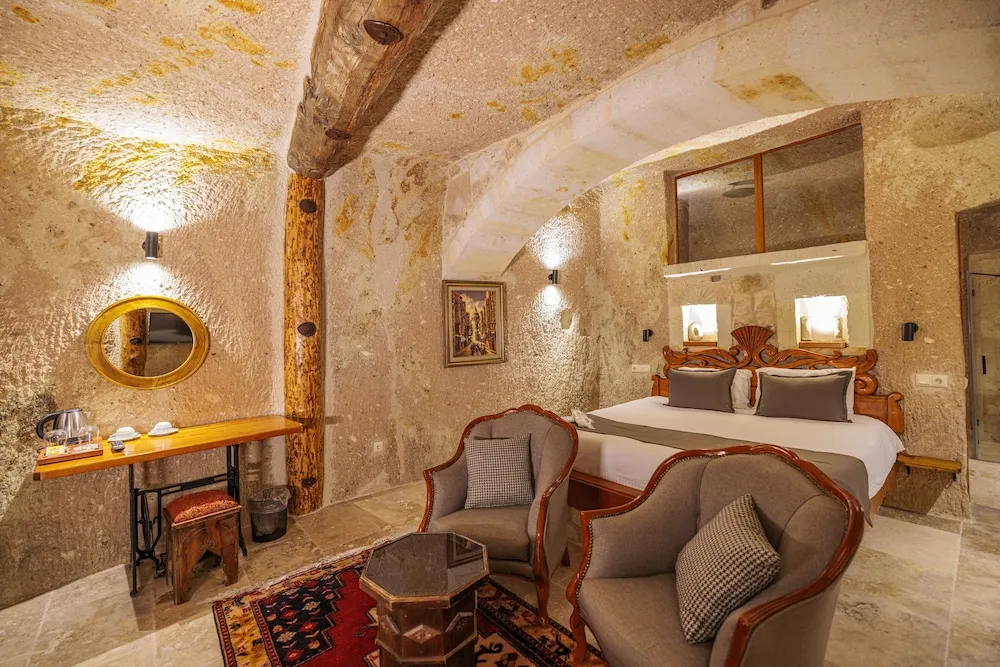 Deluxe Cave Room
