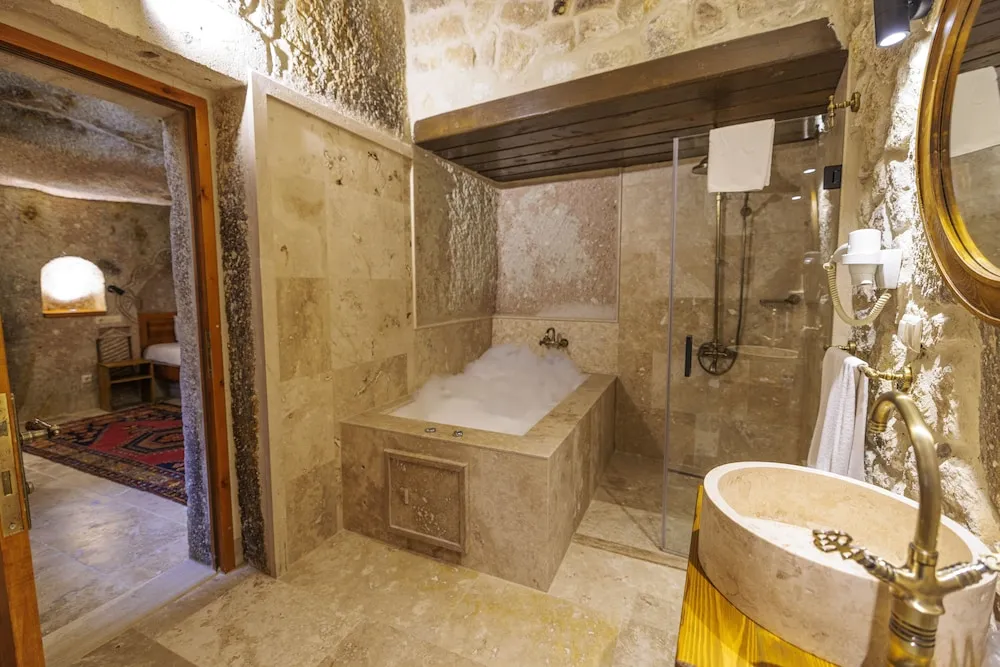 Deluxe Cave Room