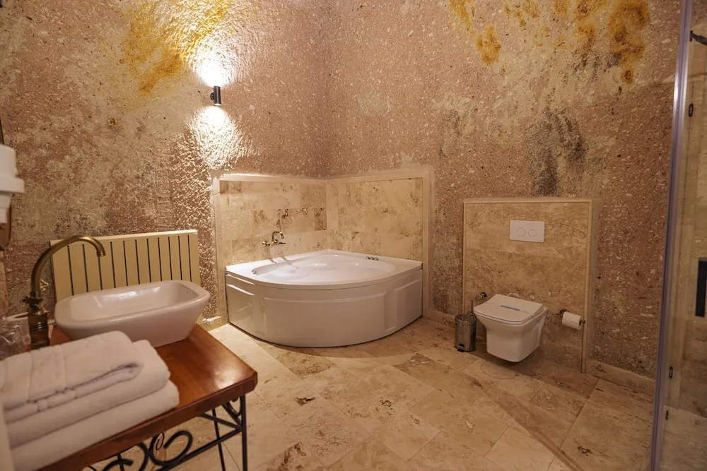 Deluxe Cave Room