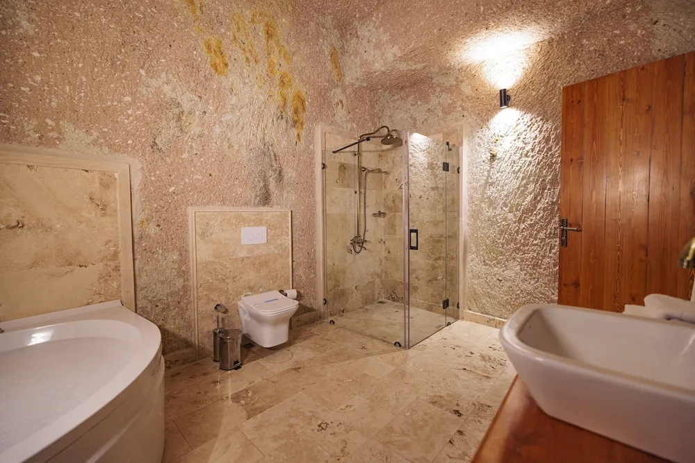 Deluxe Cave Room