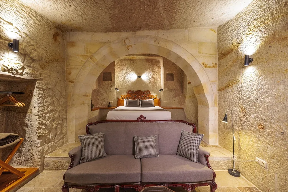 Deluxe Cave Room