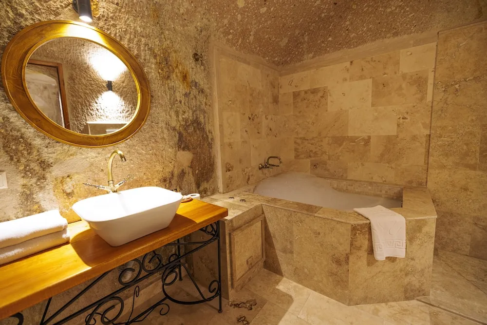 Deluxe Cave Room