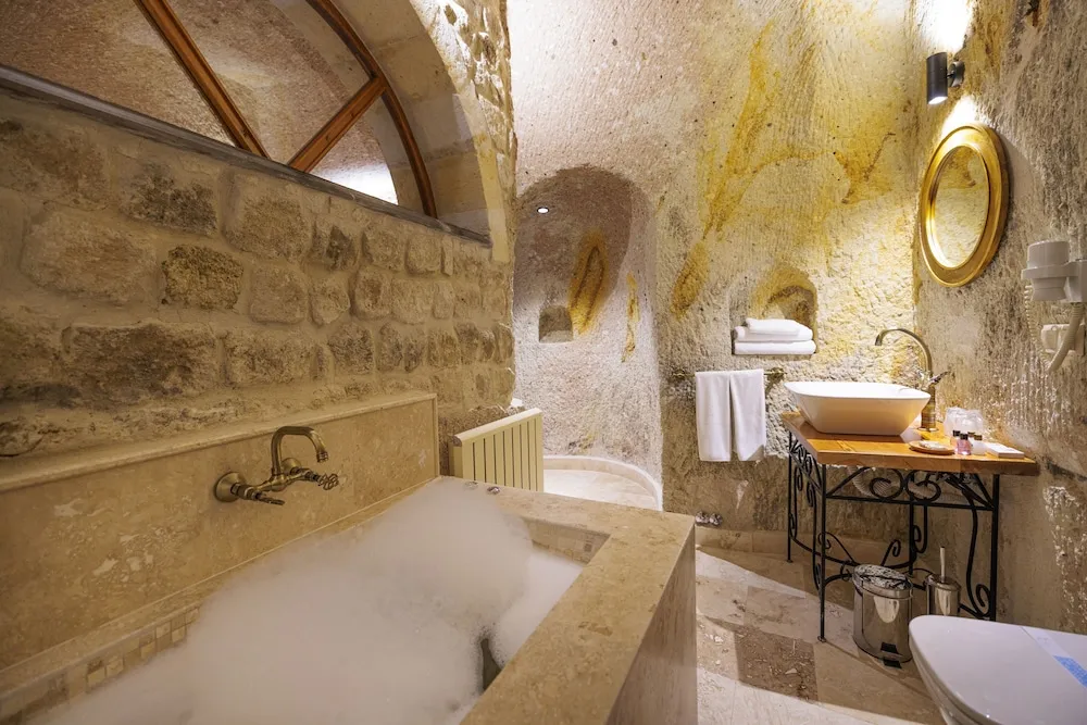 Deluxe Cave Room