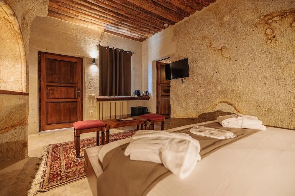 King Cave Room