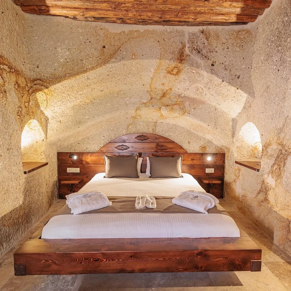 King Cave Room