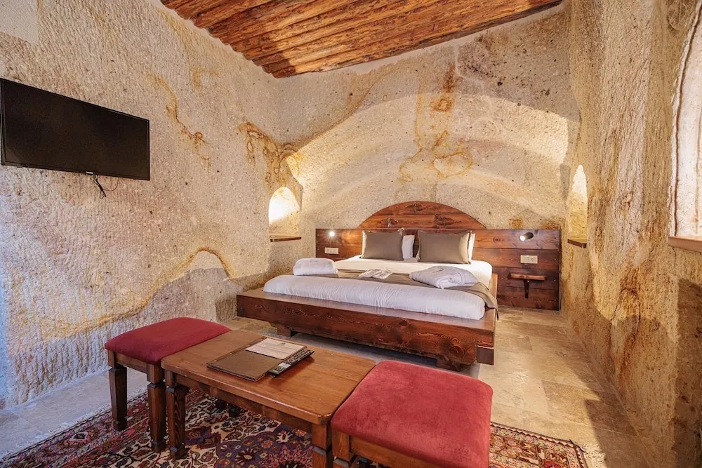 King Cave Room