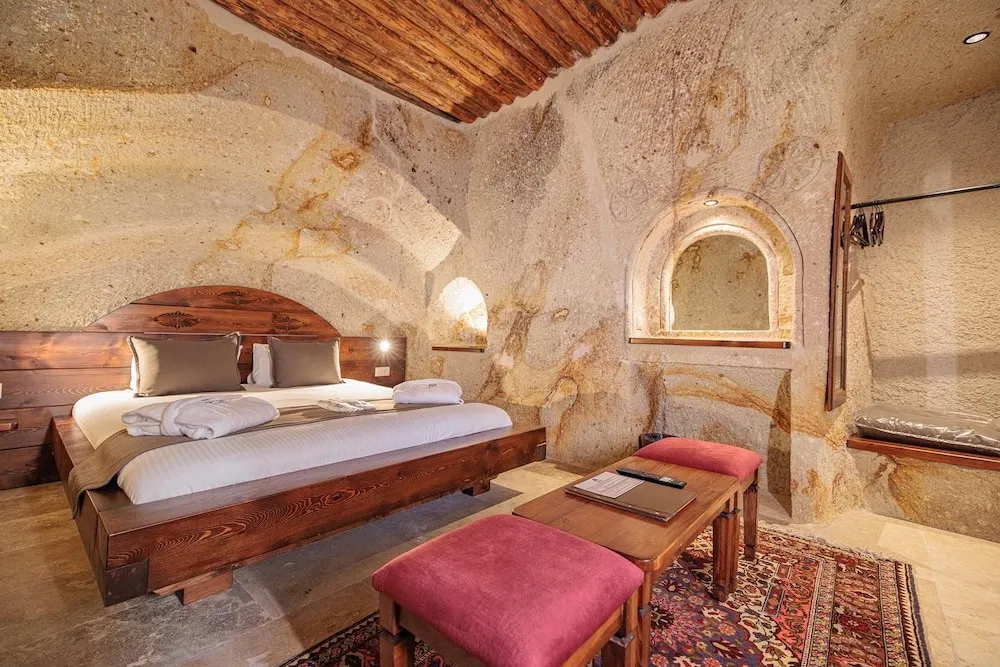King Cave Room