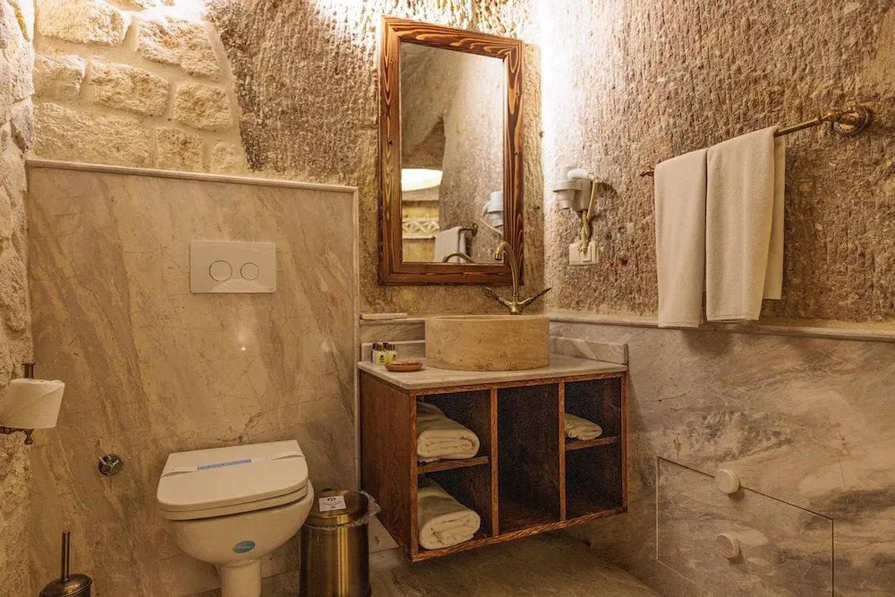 King Cave Room