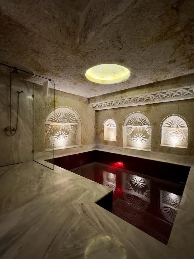 King Cave Room