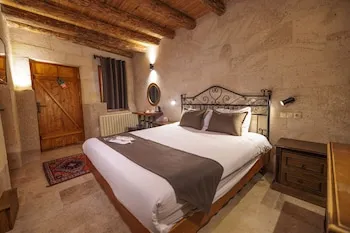 Canyon Cave Hotel