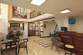 Art Nouveau Pera