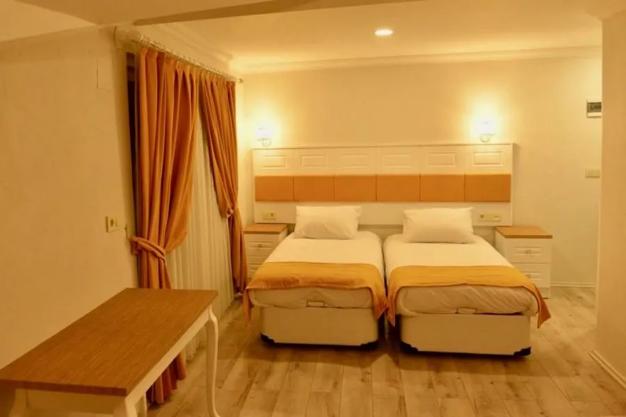 Aile Odası,Bahçe veya Sokak Manzaralı,2. Kat