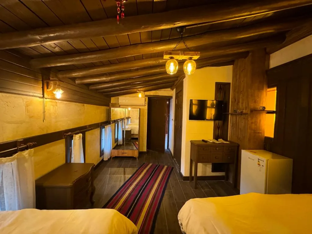 Deluxe Üç Kişilik Oda ,Bahçe Manzaralı,1. Kat