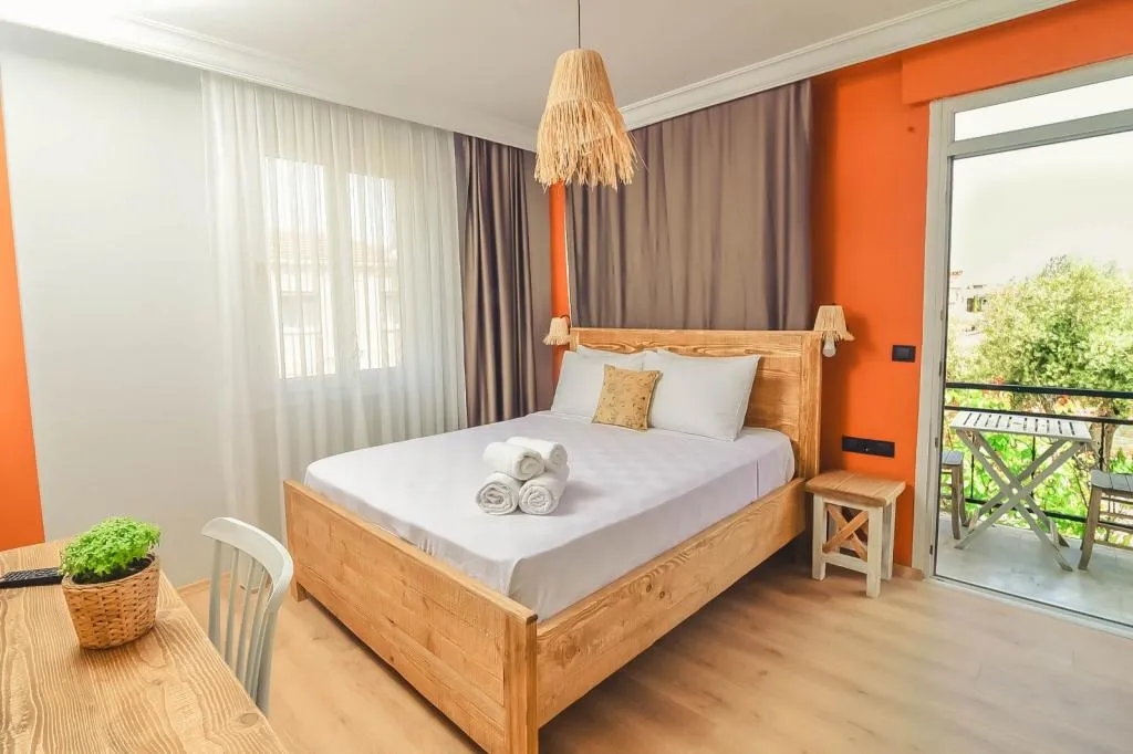 Deluxe Oda,Bahçe Manzaralı,2. Kat Balkonlu