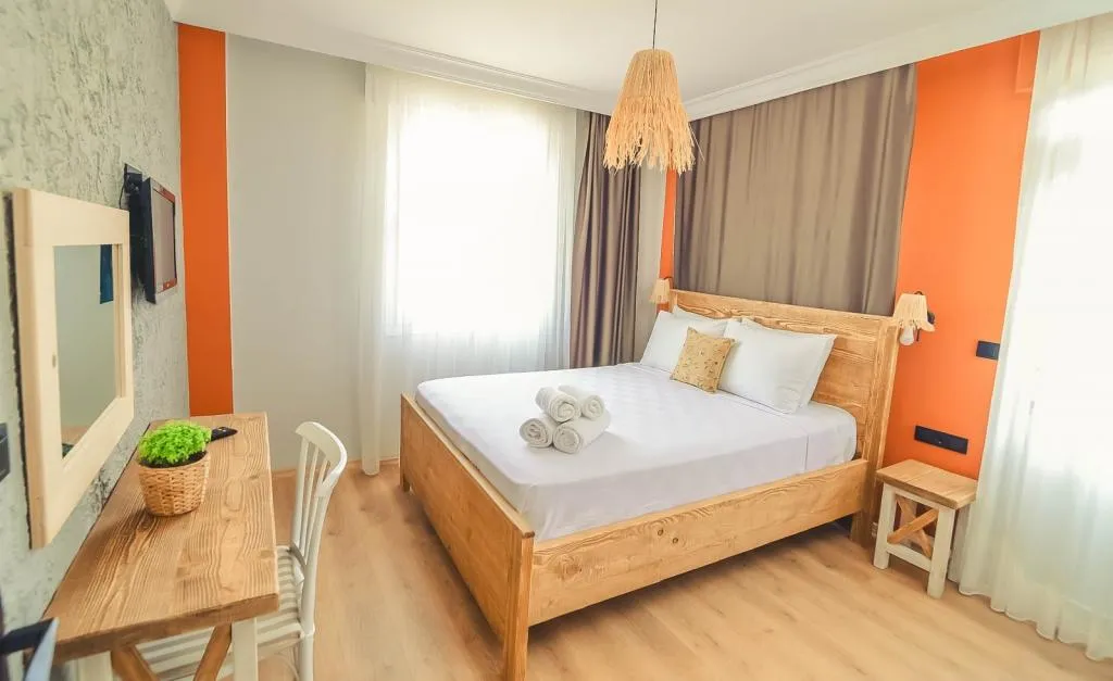 Deluxe Oda,Bahçe Manzaralı,2. Kat Balkonlu