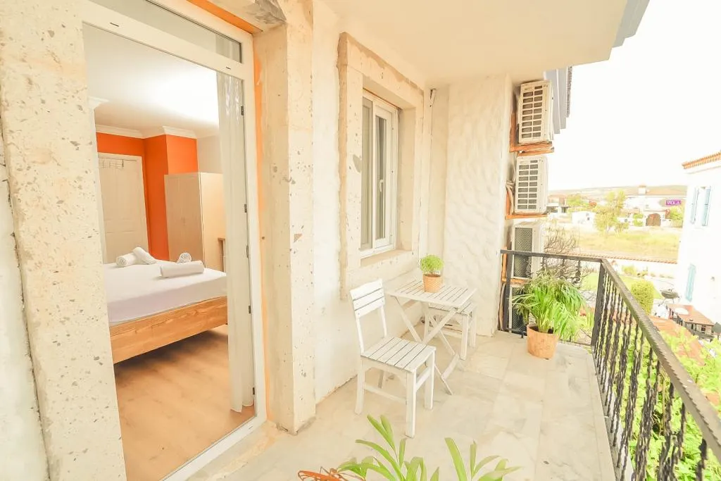 Deluxe Oda,Bahçe Manzaralı,2. Kat Balkonlu