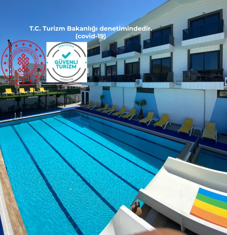 Aile Odası Havuz Manzaralı
