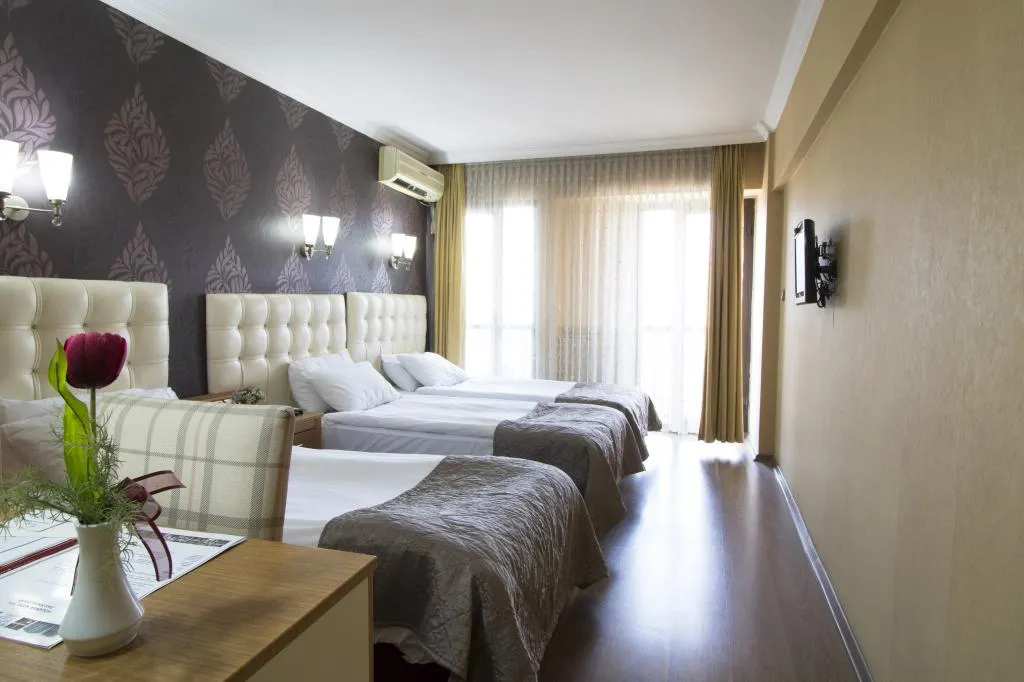 Triple,Şehir Manzaralı