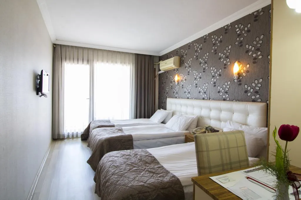 Triple,Şehir Manzaralı