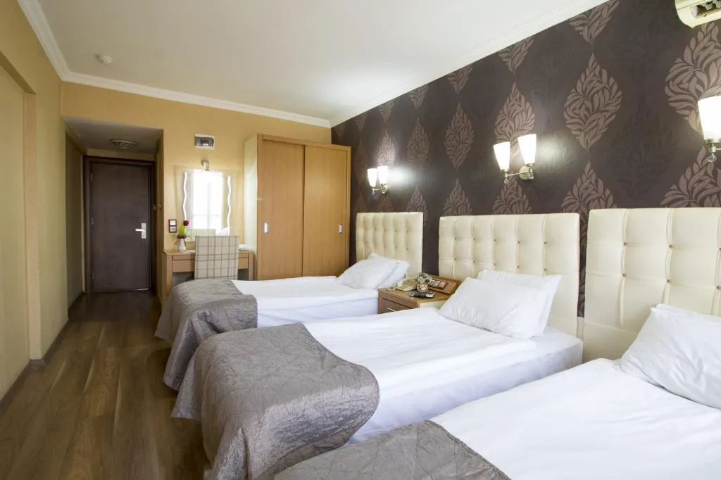 Triple,Şehir Manzaralı