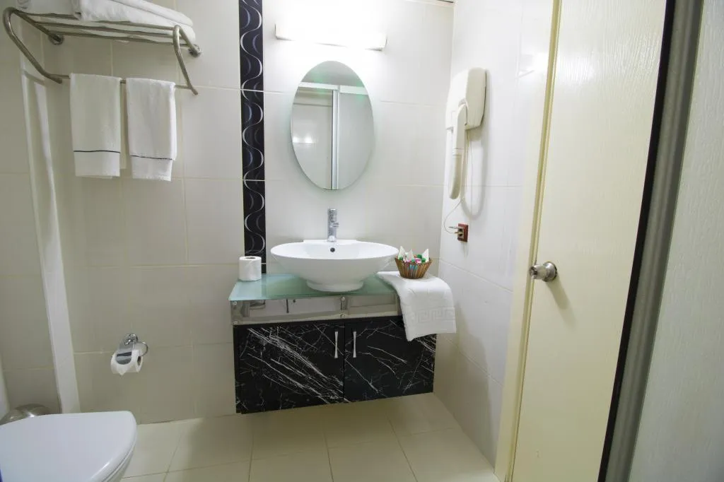 Triple,Şehir Manzaralı