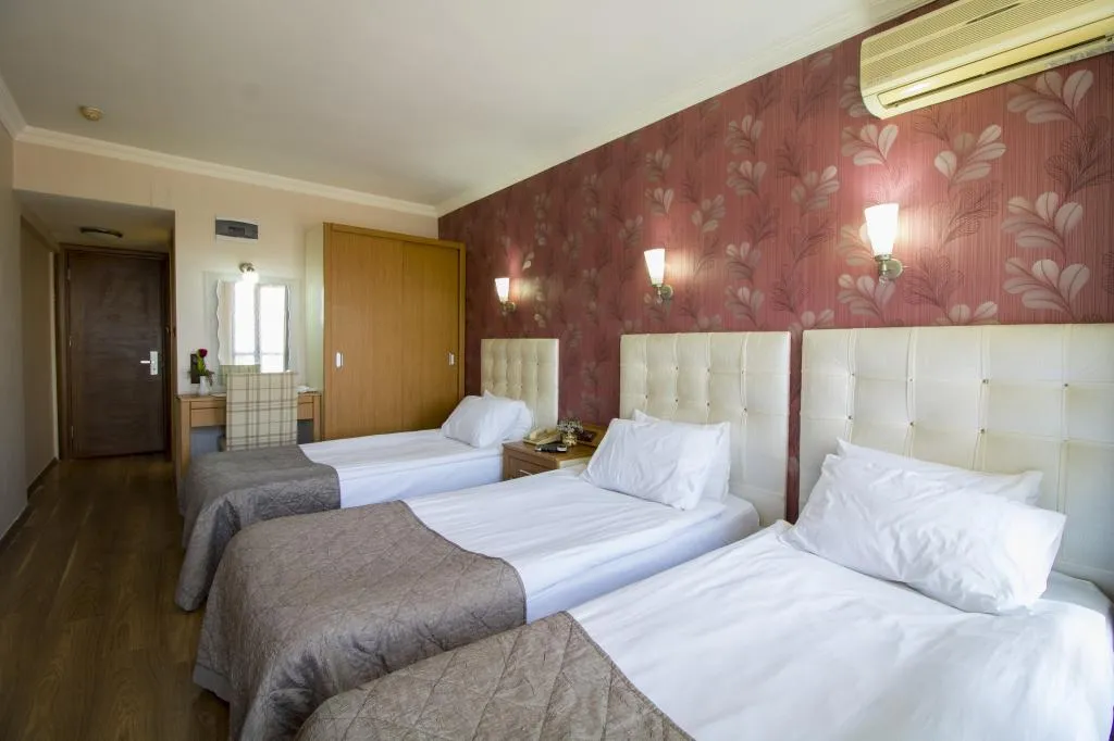 Triple,Şehir Manzaralı