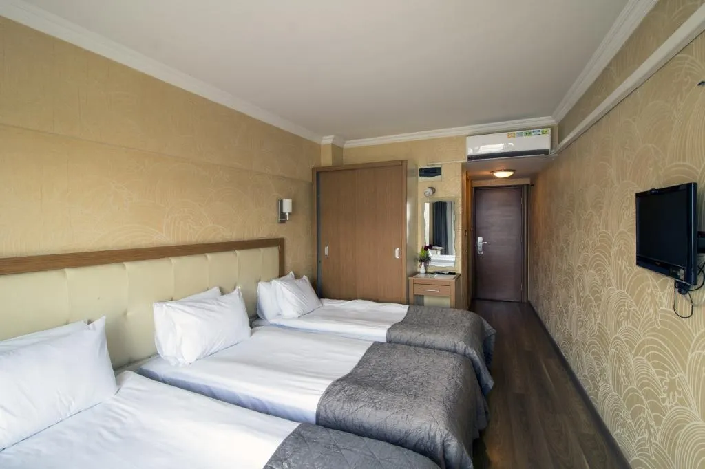 Triple,Şehir Manzaralı