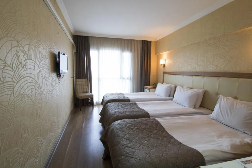 Triple,Şehir Manzaralı