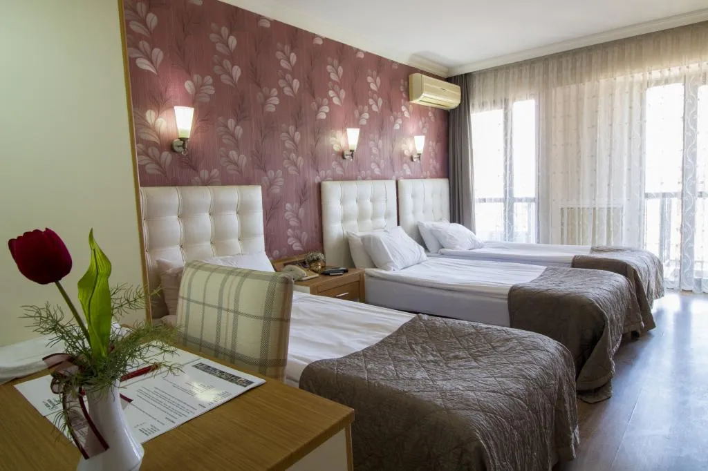 Triple,Şehir Manzaralı