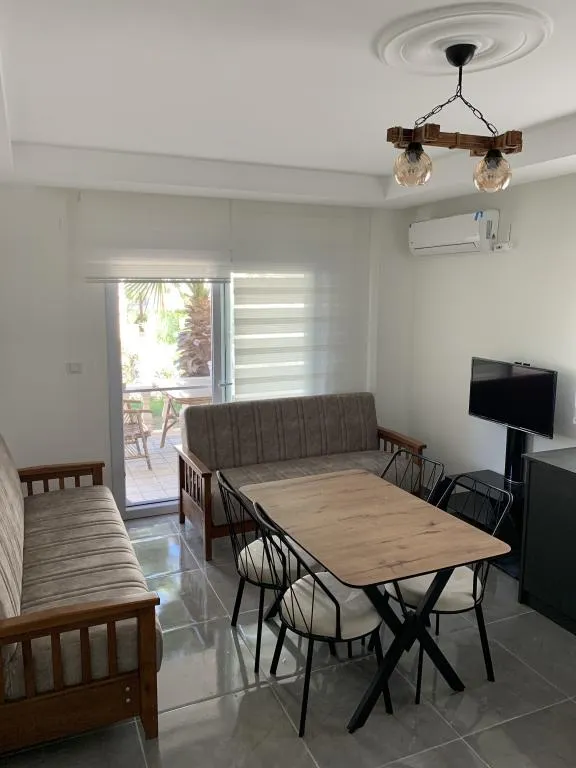 Apart Oda,Bahçe Manzaralı,Balkon veya Teraslı