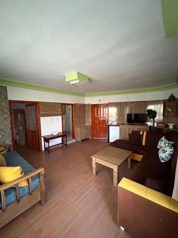 Suite,Havuz veya Bahçe Manzaralı,Balkonlu