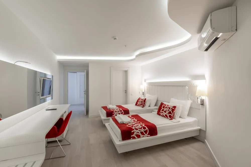 Family Oda, 2 Yatak Odası, Havuz Manzaralı