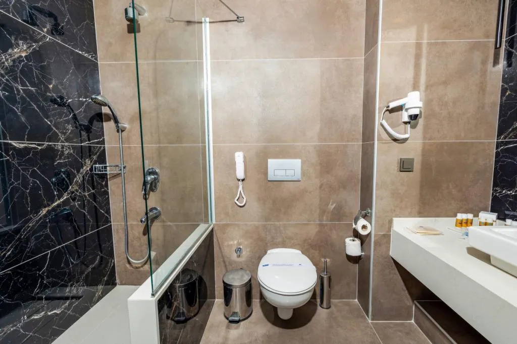 Standart Triple Kara Manzaralı