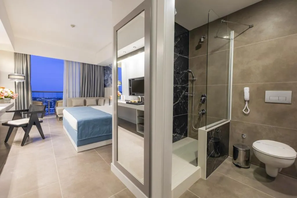 Standart Triple Yandan Deniz Manzaralı