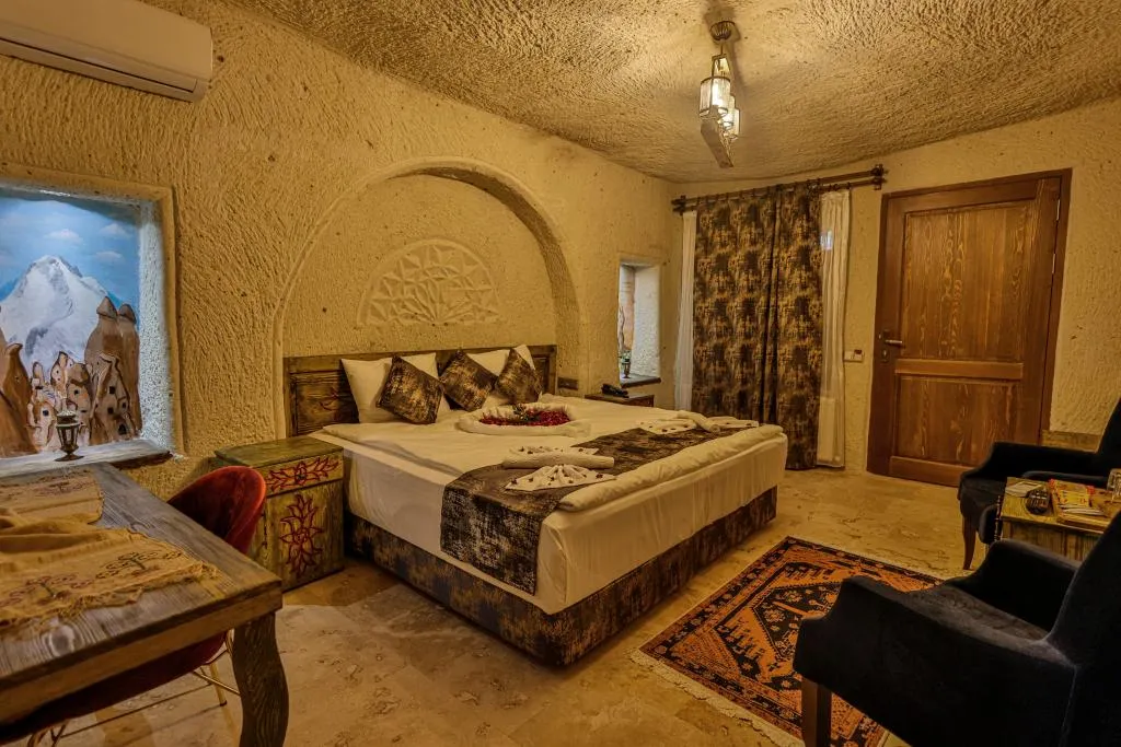 jakuzılı Cave Room 201 