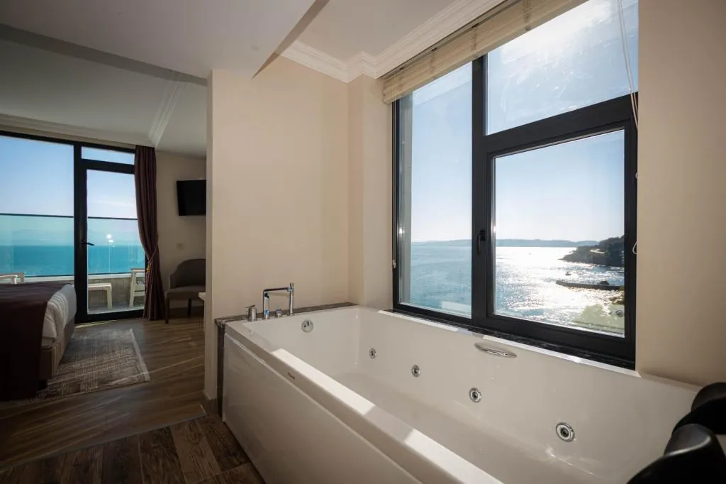 King Suite,Deniz Manzaralı,Jakuzili ve Balkonlu